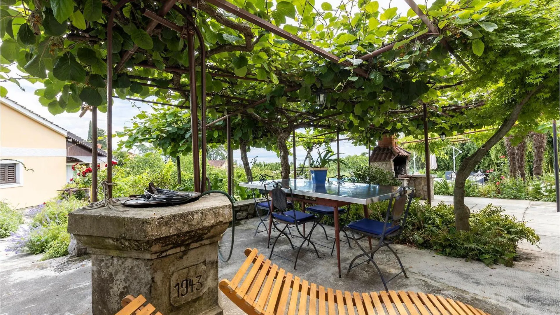 Cozy Apartment In Ika With House A Panoramic View